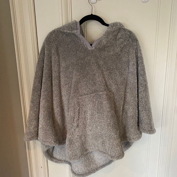 Cuddle Lounge Poncho - Picture 8 of 9